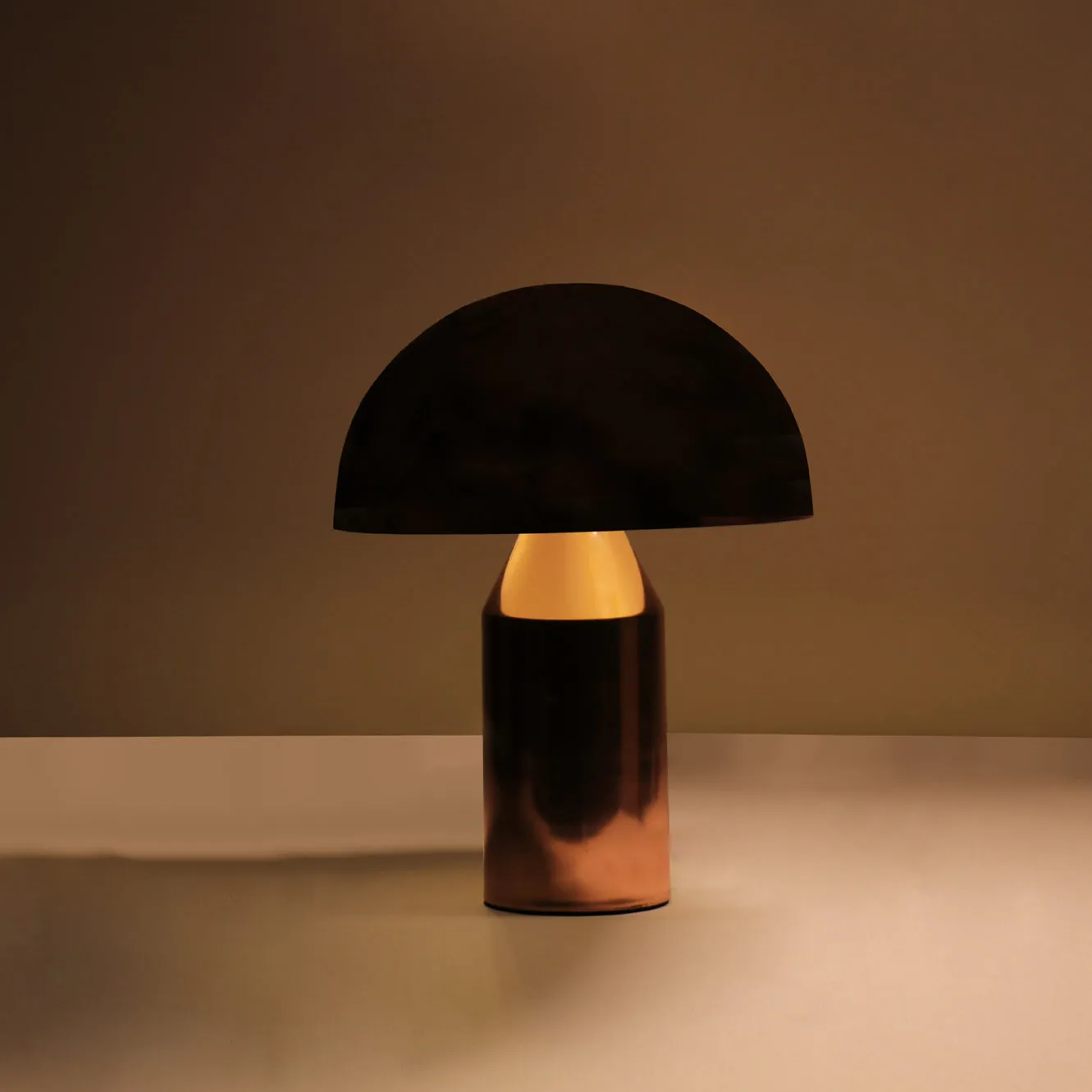 Charming Brisa Mushroom-Shaped Table Lamp with Ambient Lighting