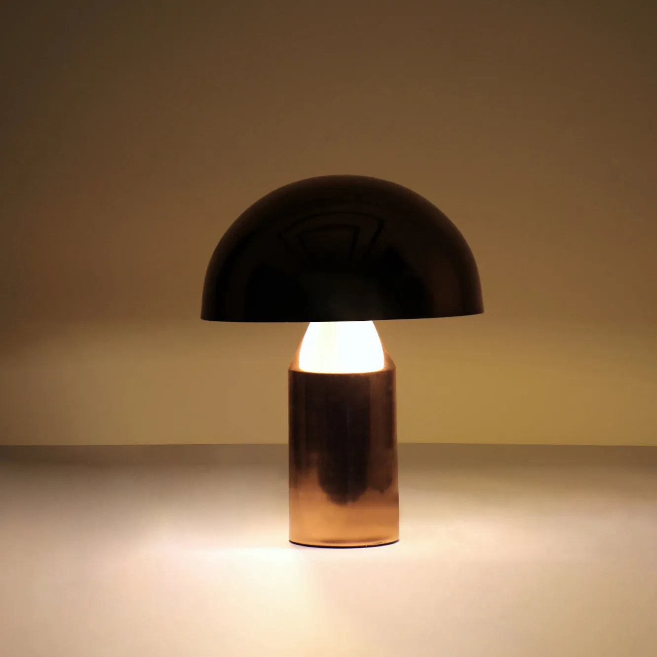 Charming Brisa Mushroom-Shaped Table Lamp with Ambient Lighting