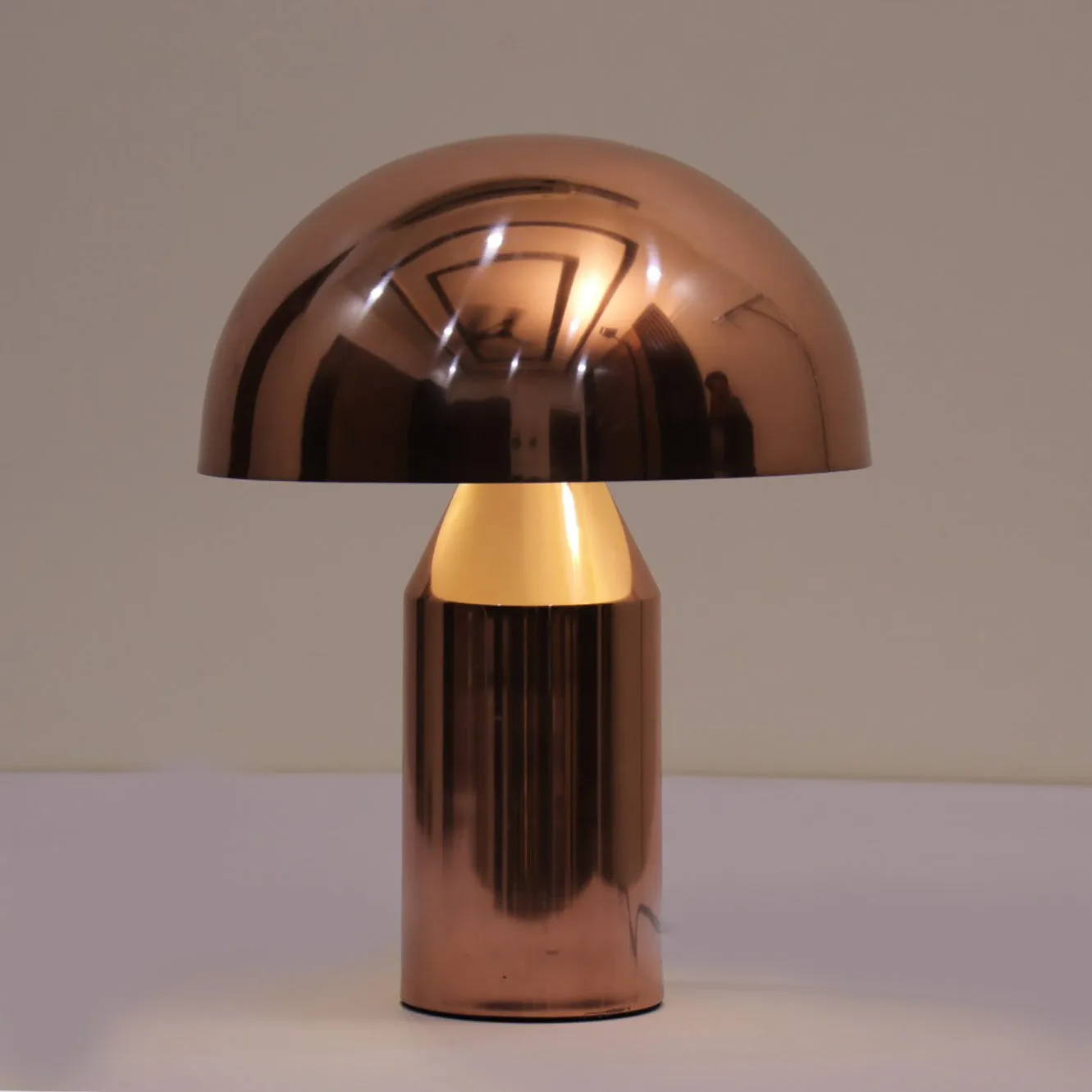 Charming Brisa Mushroom-Shaped Table Lamp with Ambient Lighting