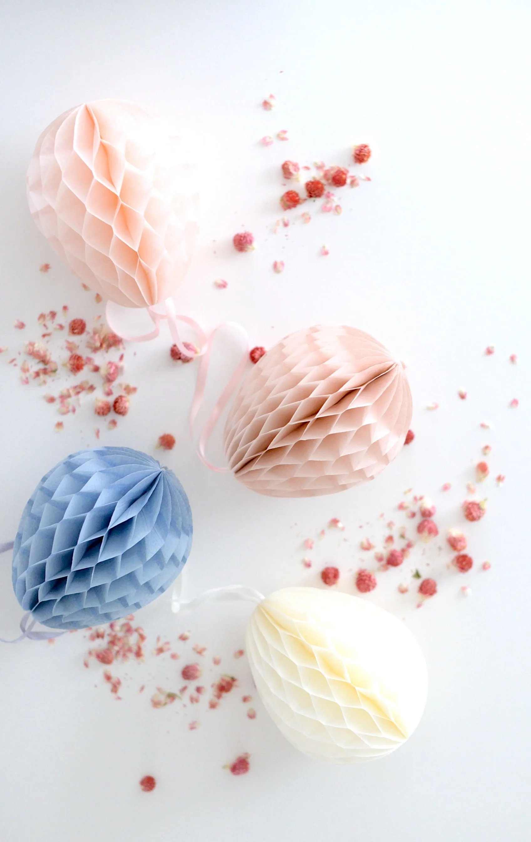 Easter egg honeycomb decoration - custom color - 15cm