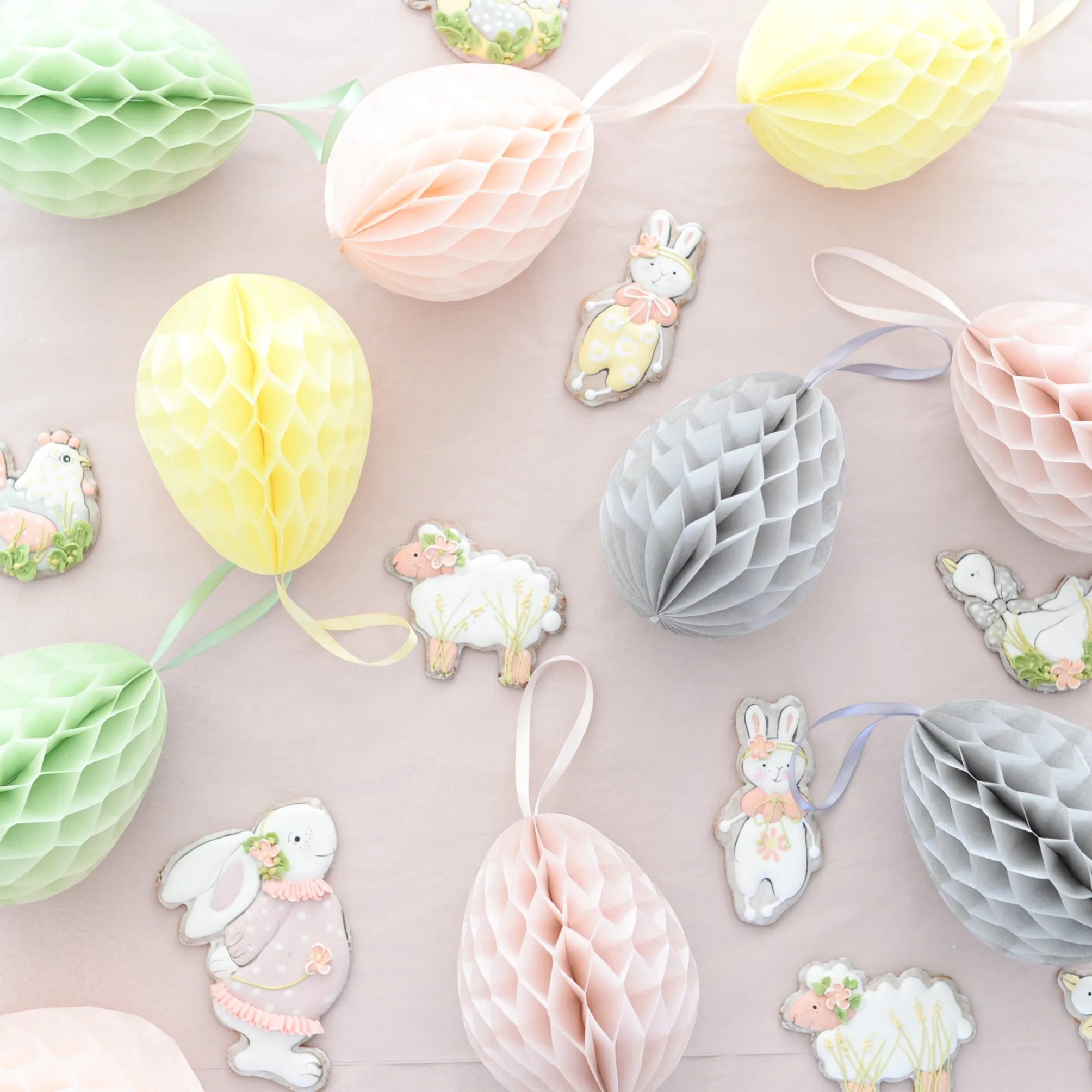 Easter egg honeycomb decoration - custom color - 15cm