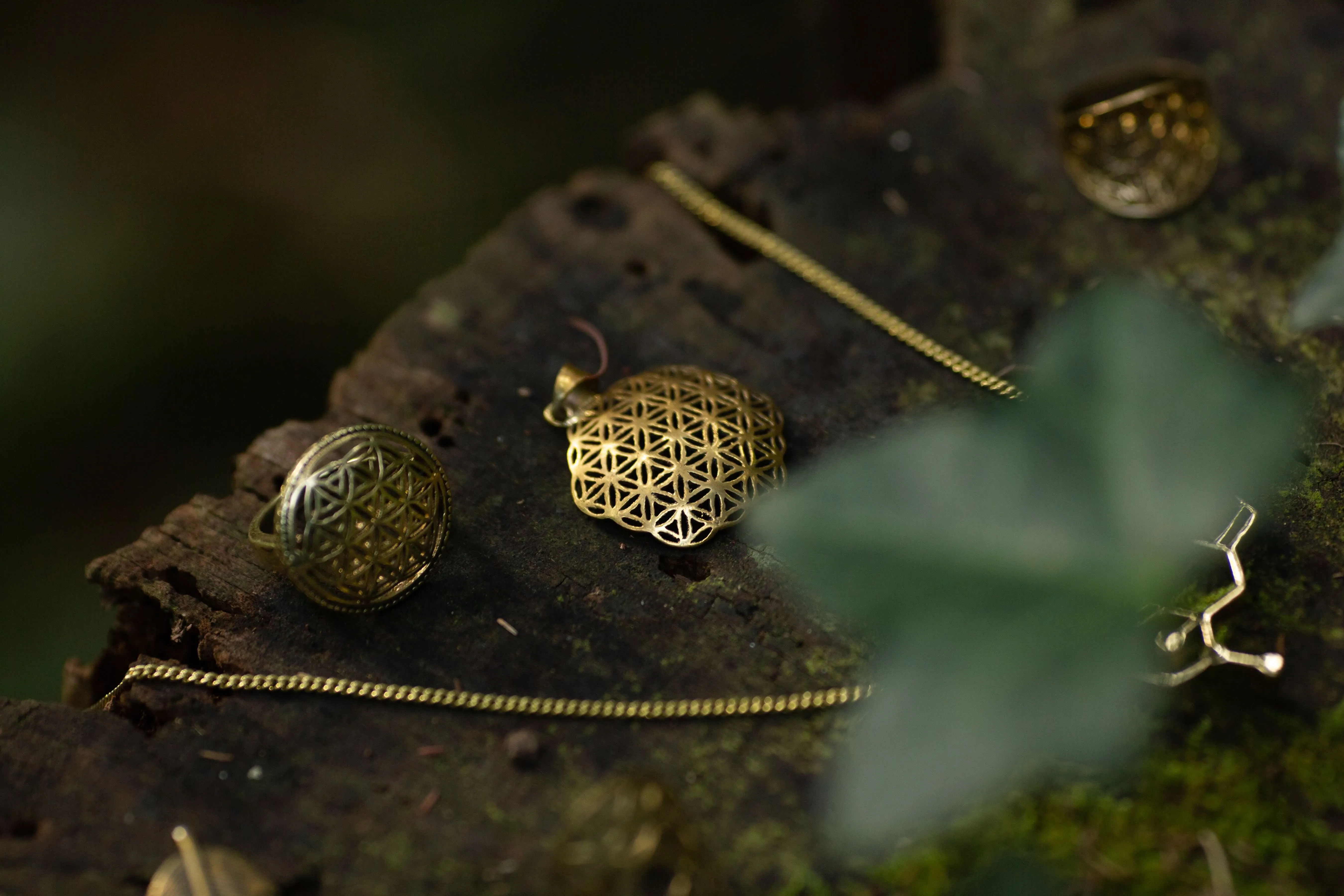 Flower of life Curved Pendant